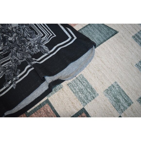 Almost Famous Monochrome Empire Waist Floral V Neck Blouse Gray Black Size Large - Picture 4 of 6